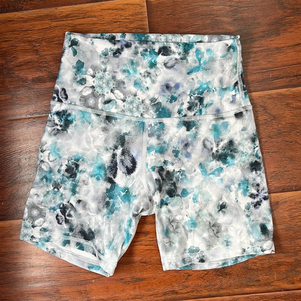 Lululemon Align 6” Biker Short